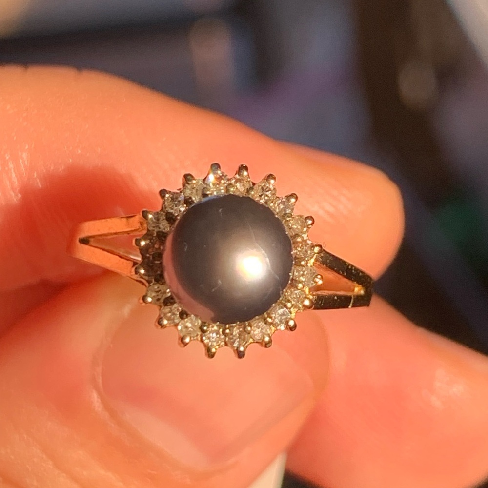 Elegant 14k Gold Diamond and Black Pearl Ring
